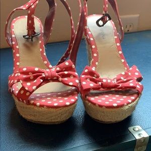 Red polka dot wedges